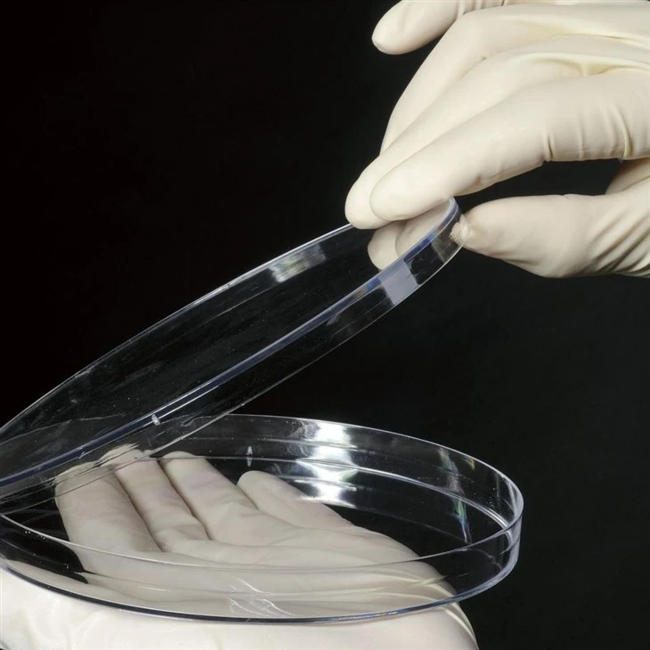 Sterile Petri Dishes-Operating